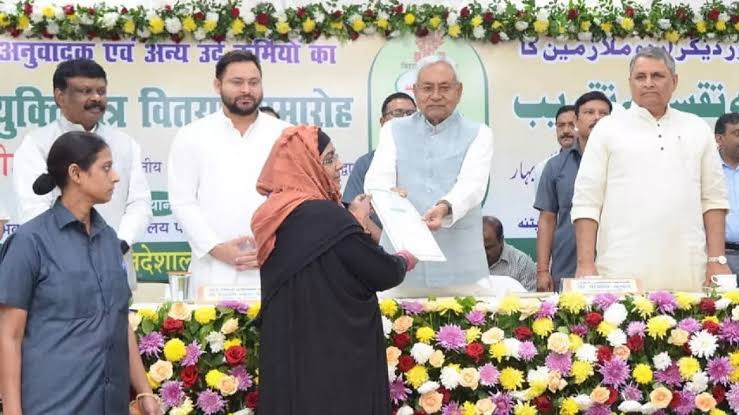 Nitesh Kumar Sets New Benchmark in Job Creation for Bihar ,hands Over 1.2 Lakh Appointments letters in single day Nitesh Kumar Sets New Benchmark in Job Creation for Bihar ,hands Over 1.2 Lakh Appointments letters in single day